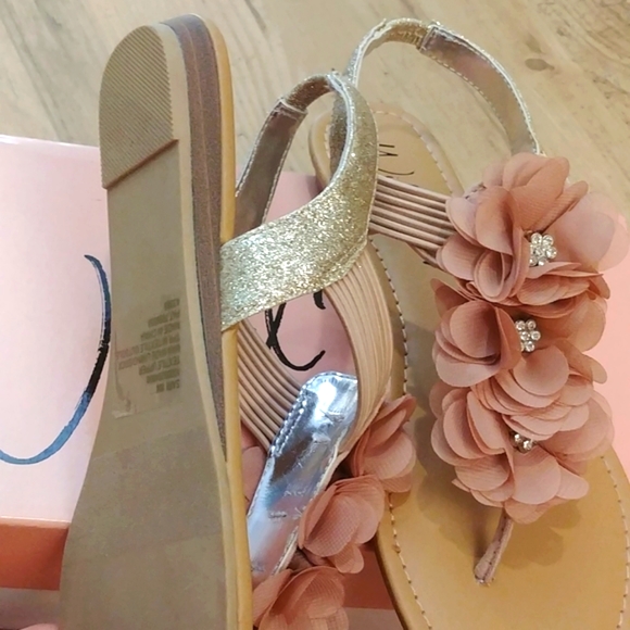 NIB Wild Pair Dusty Rose Floral Sandals - Picture 9 of 12